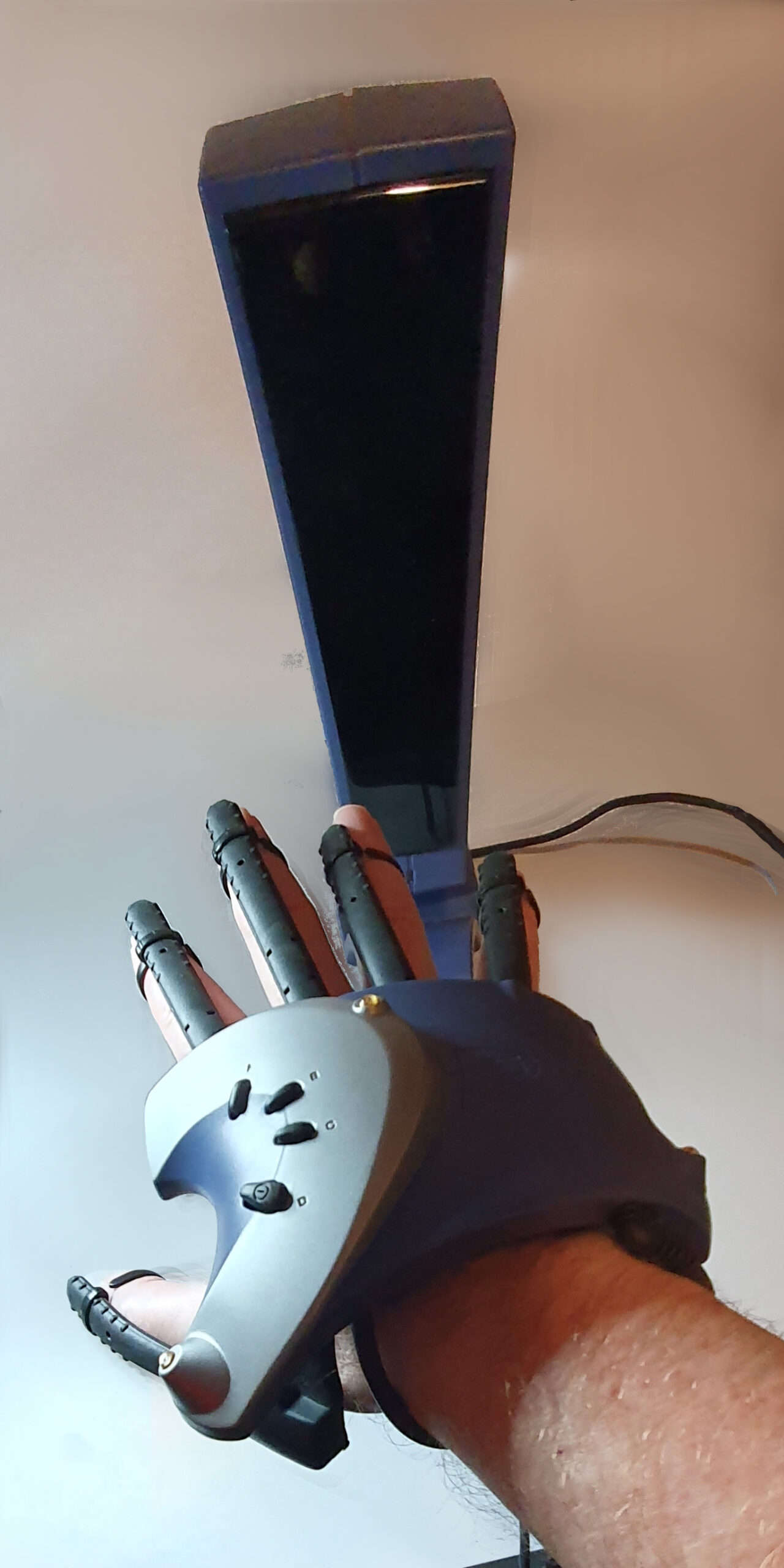 Essential Reality P5 glove
